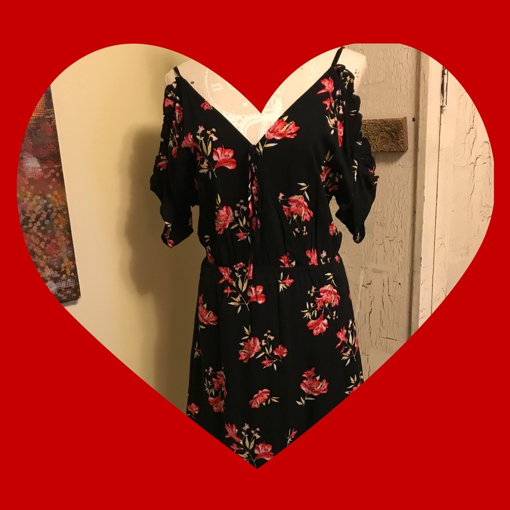 Beautiful black flower pattern dress 🌺🖤🌺